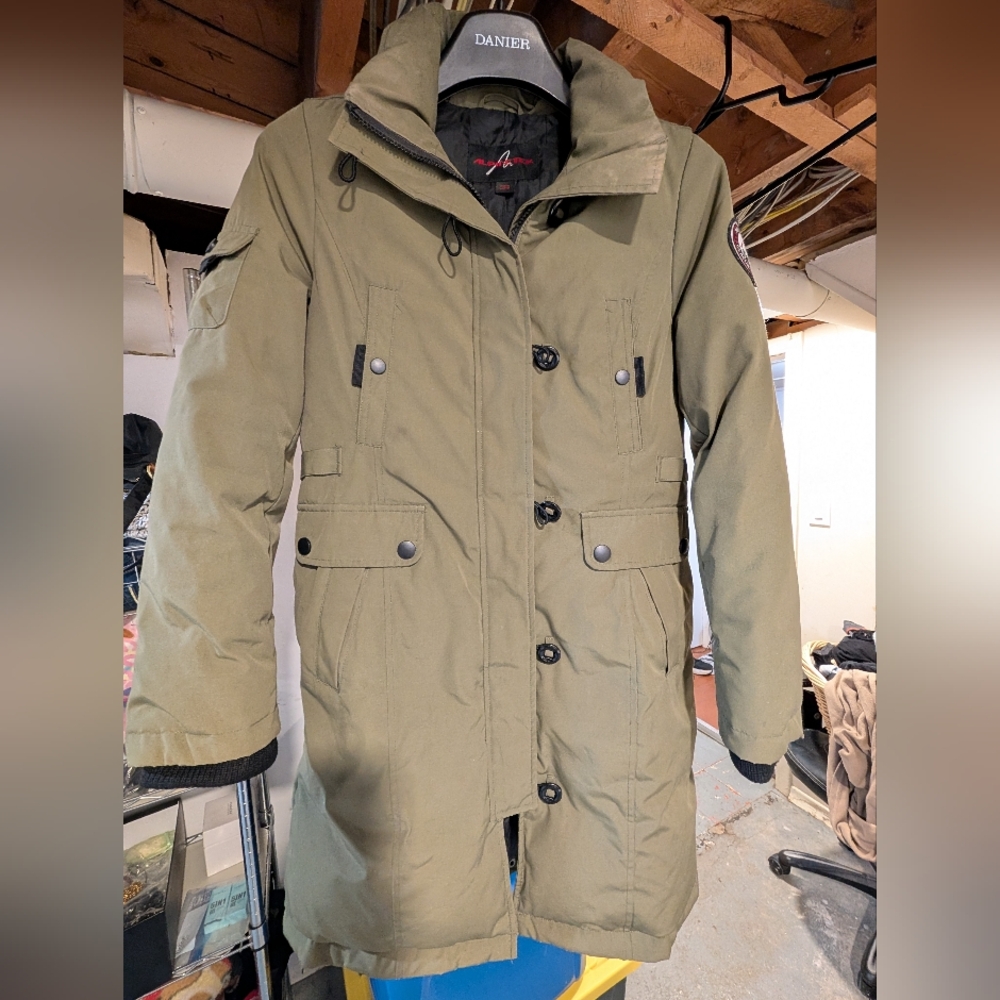ALPINETEK Women's Down Winter Parka Jacket. Hood Is Missing. Small (Women's 2/4)